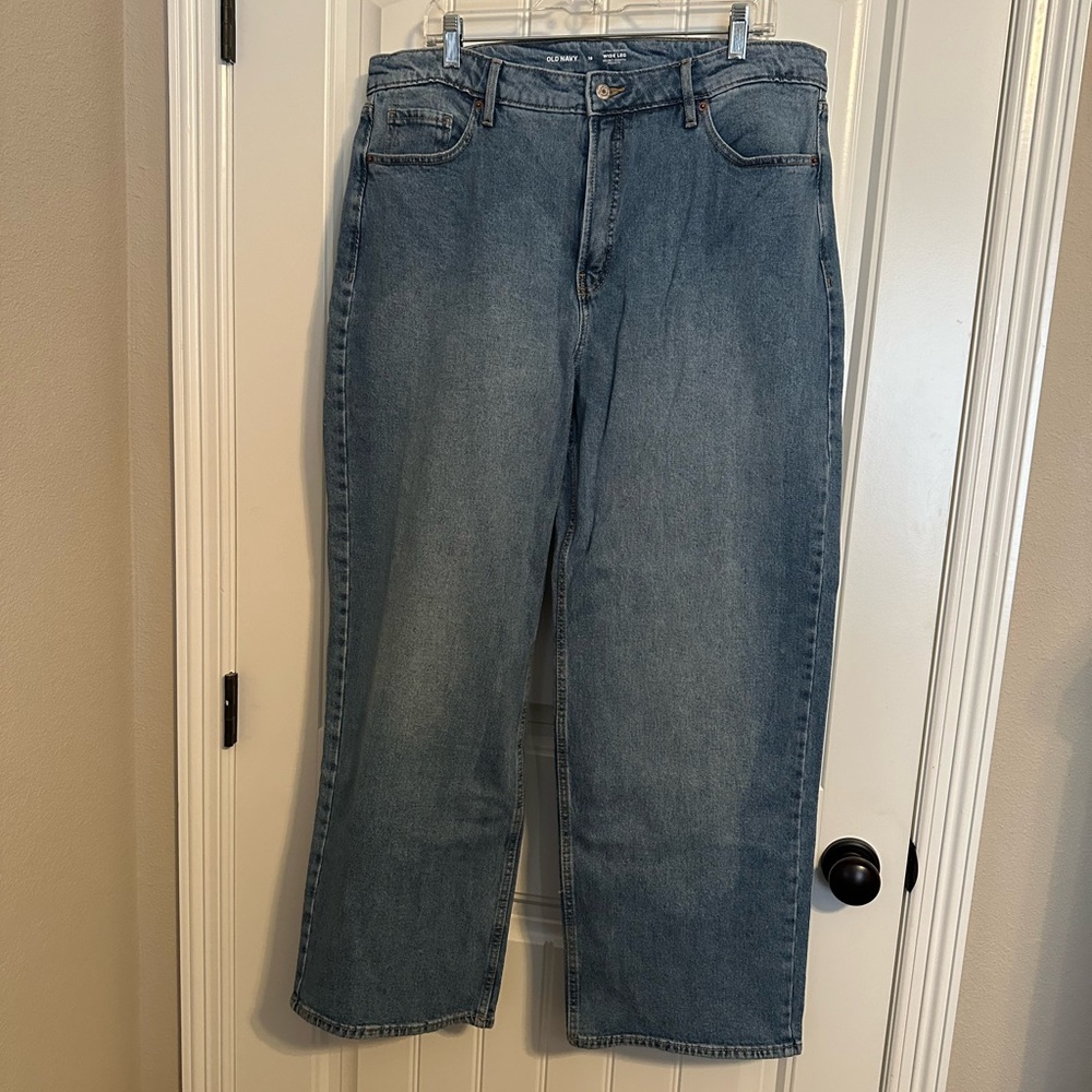 Totally cute! Old Navy size 16 Wide Leg Jeans. Like New!!